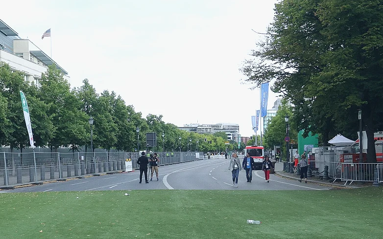 国家队球衣与队徽细节实拍(位置冗余不是浪费)